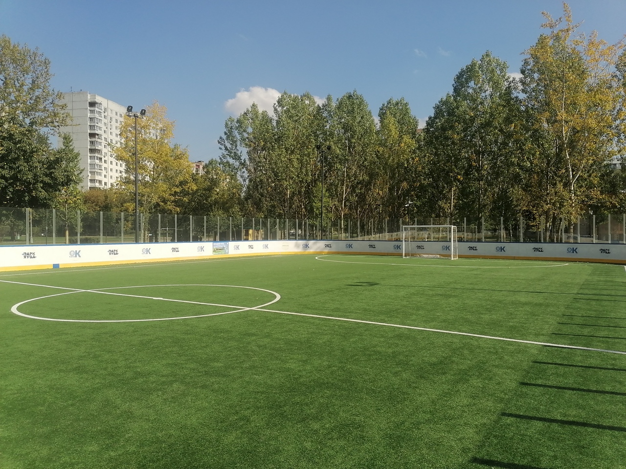 Футбольное поле возле проспекта Дежнева